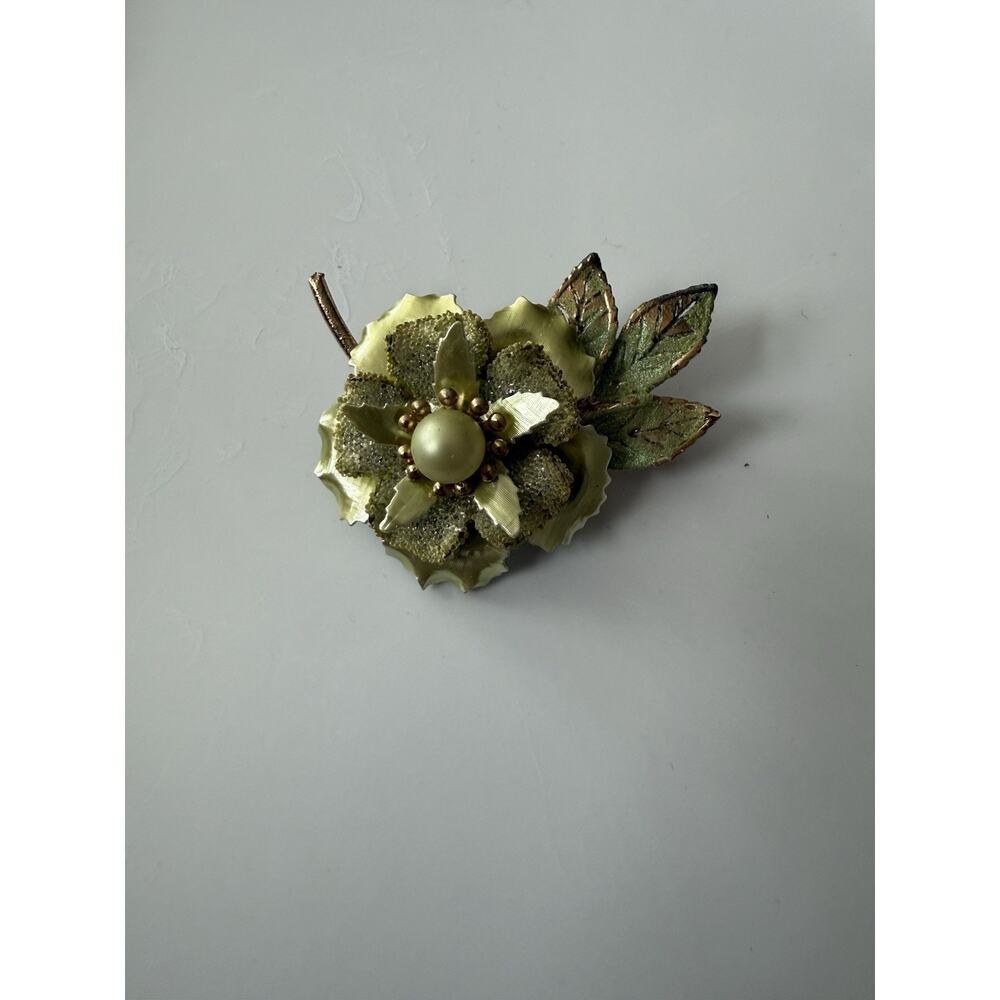 VTG Green Rhinestone Crystal Bead Pearl Flower Brooch Pin